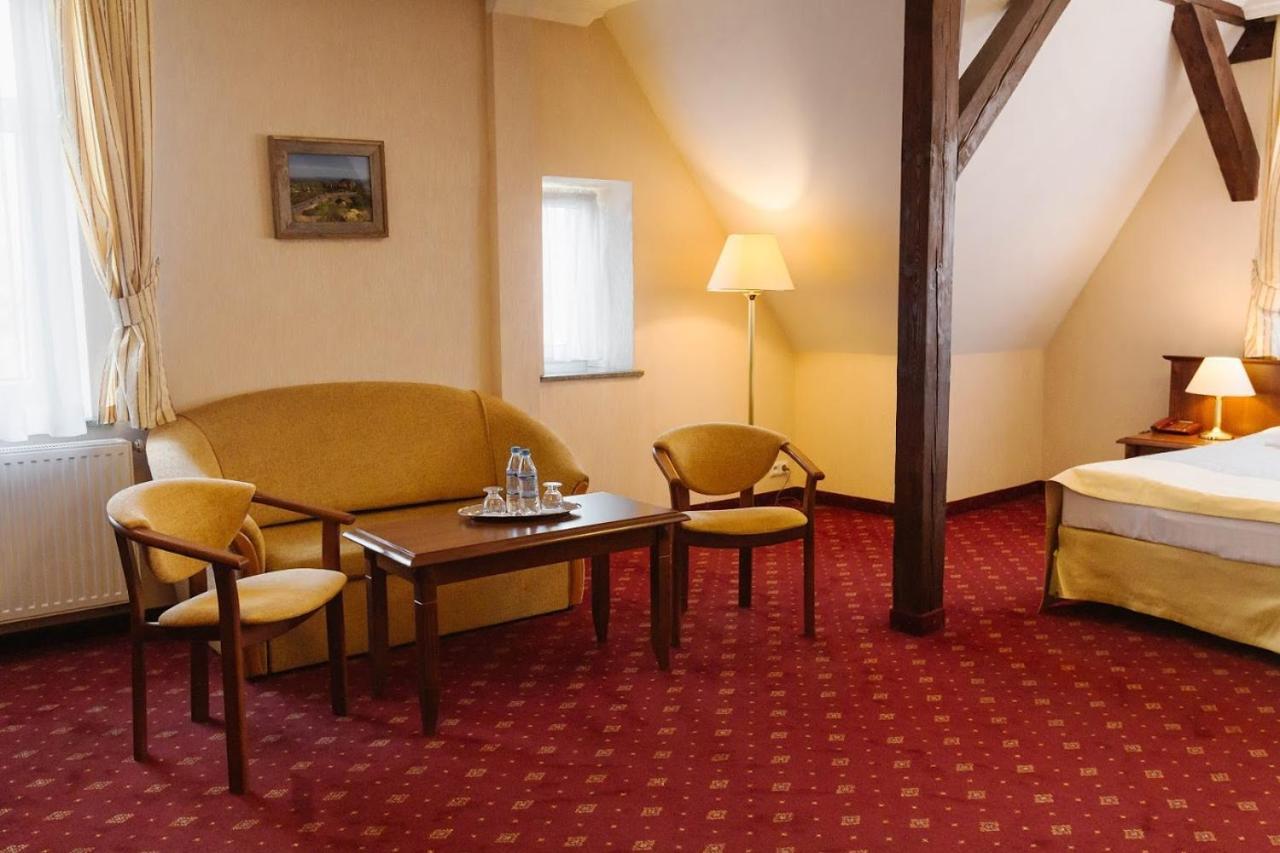 Hotel Jakub Sobieski Oława Exteriör bild