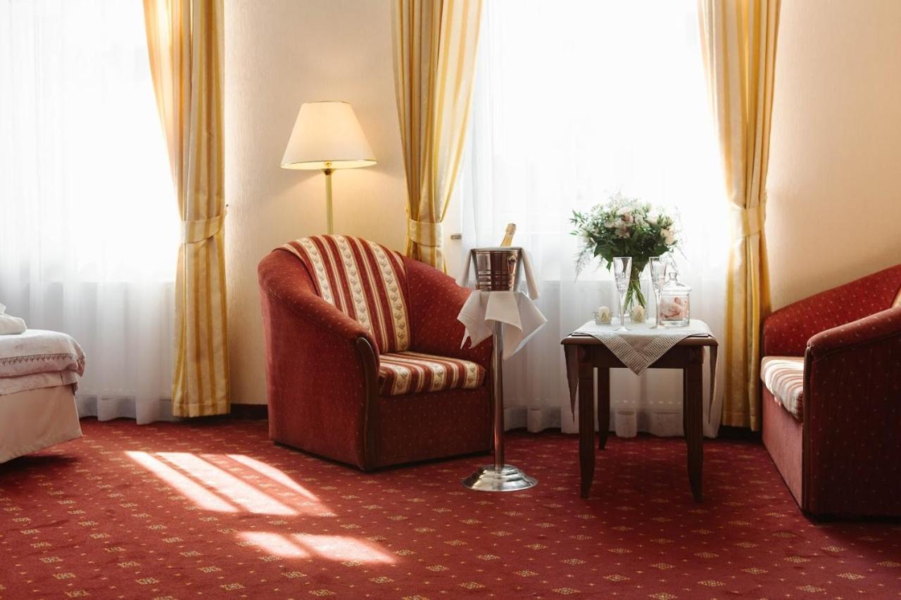 Hotel Jakub Sobieski Oława Exteriör bild