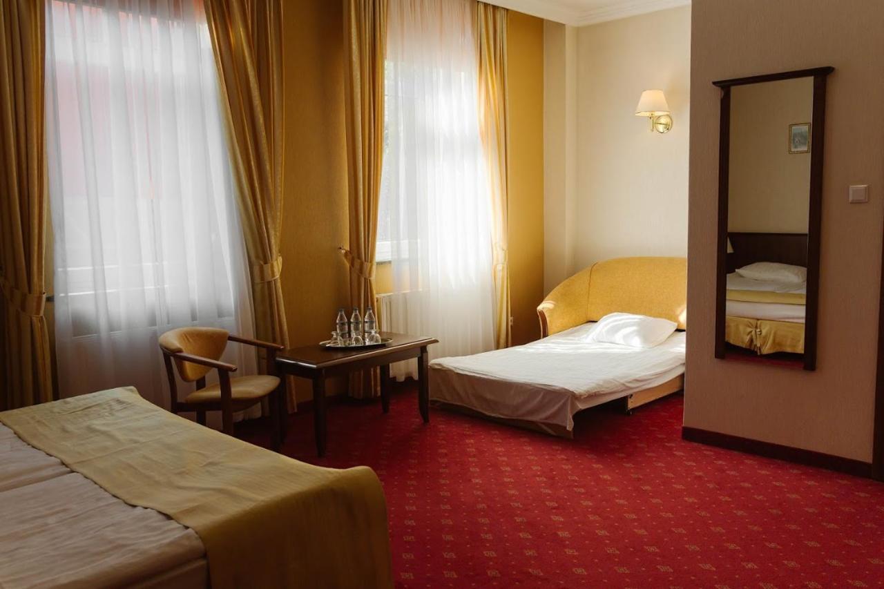 Hotel Jakub Sobieski Oława Exteriör bild