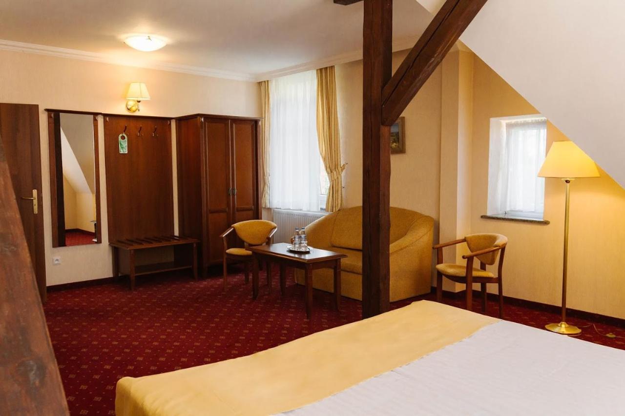 Hotel Jakub Sobieski Oława Exteriör bild