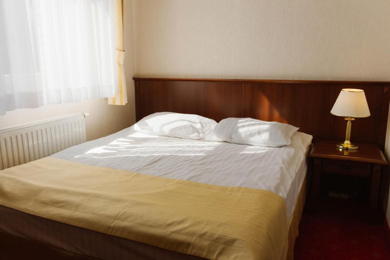 Hotel Jakub Sobieski Oława Exteriör bild