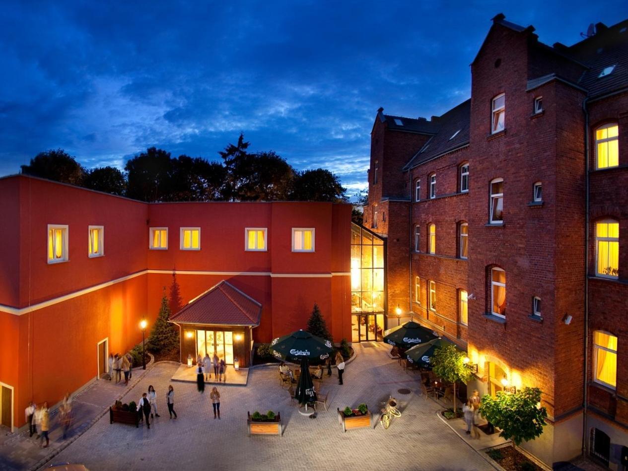 Hotel Jakub Sobieski Oława Exteriör bild