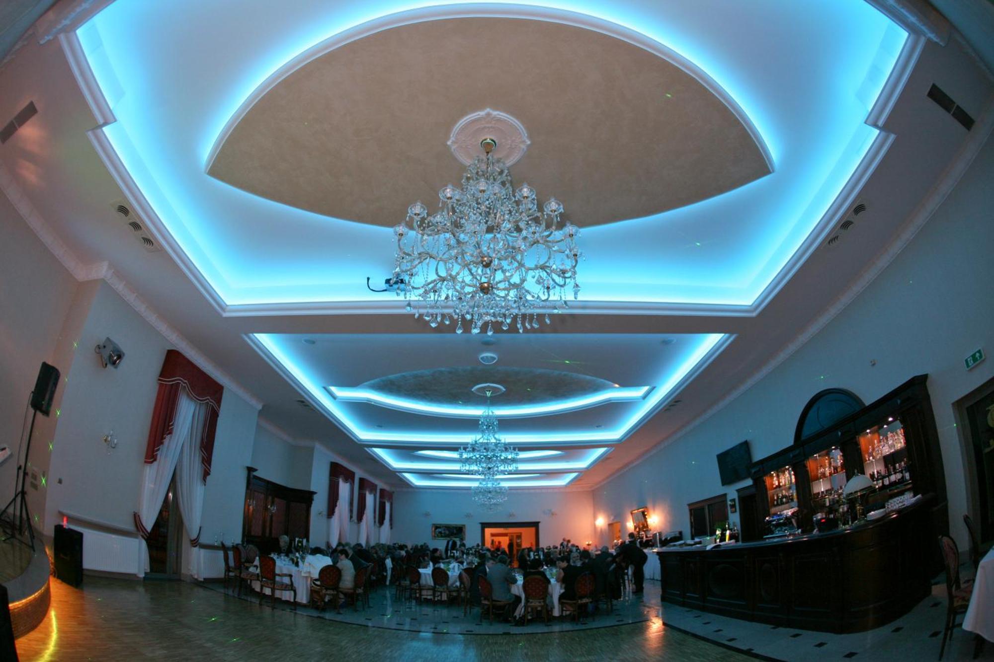 Hotel Jakub Sobieski Oława Exteriör bild