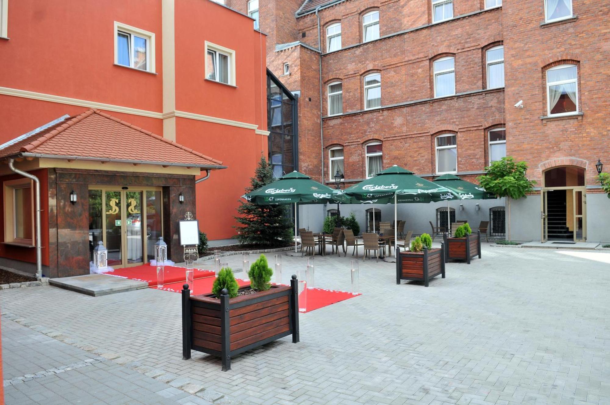 Hotel Jakub Sobieski Oława Exteriör bild